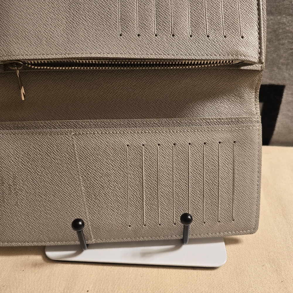 Louis Vuitton Long Wallet with Graphic Accents - EUC - Picture 5 of 7
